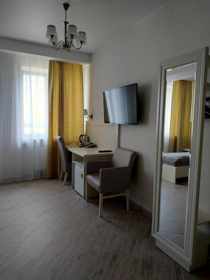 Hotel Mariinskiy Baranawitschy Exterior foto